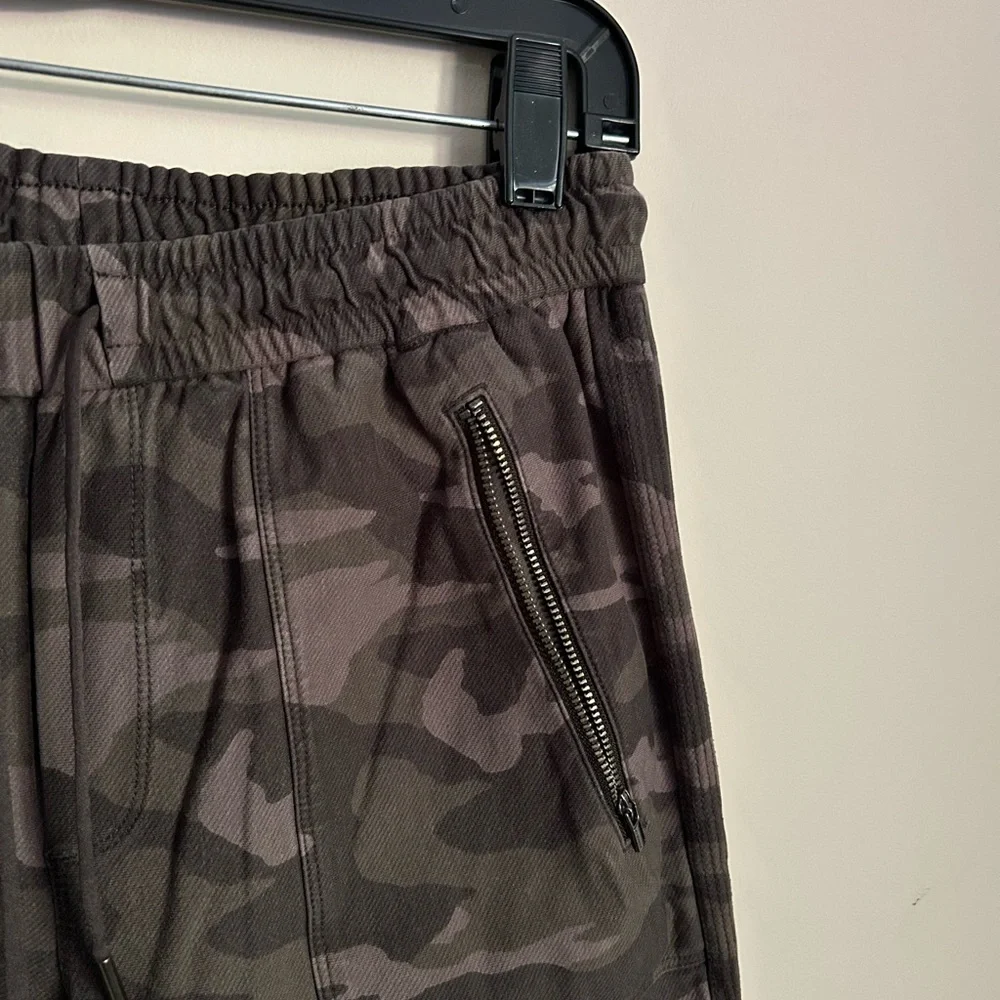 Athleta Camouflage Farallon Pants Size 4